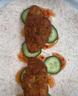 put-chicken-in-tortilla